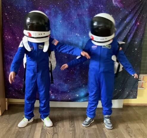 Zwei unserer Kinder Astronauten